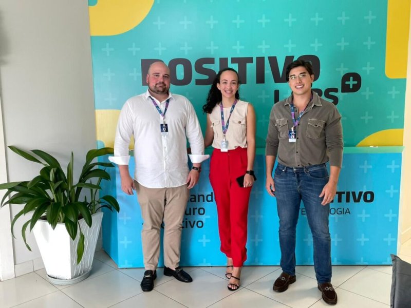 Da direita para a esquerda Luiz Hauly, CO da Pharmalog , a primeira colaboradora da startup Joseanny Kirst e o Dr. Pedro Belitani, que faz parte do Jurídico da empresa. Foto: Arquivo Pessoal Luiz Hauly.