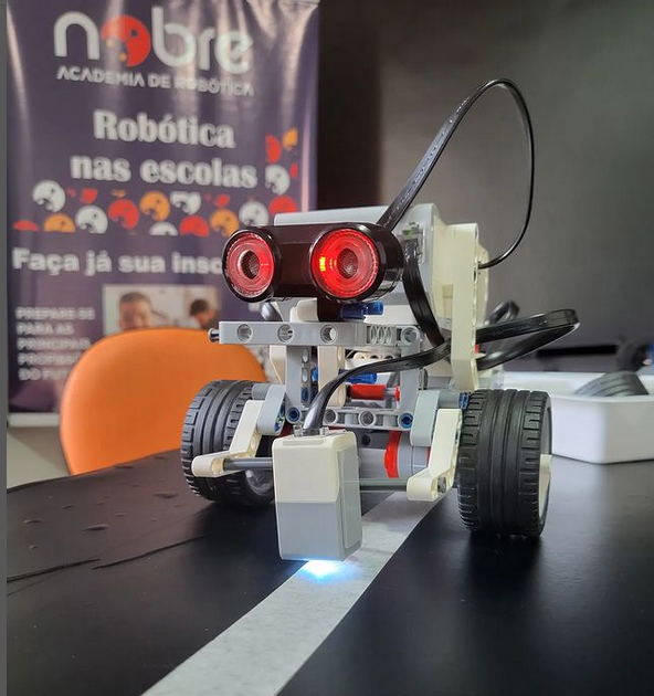 Alunos podem aprender sobre robótica e automação industrial. Foto: Divulgação