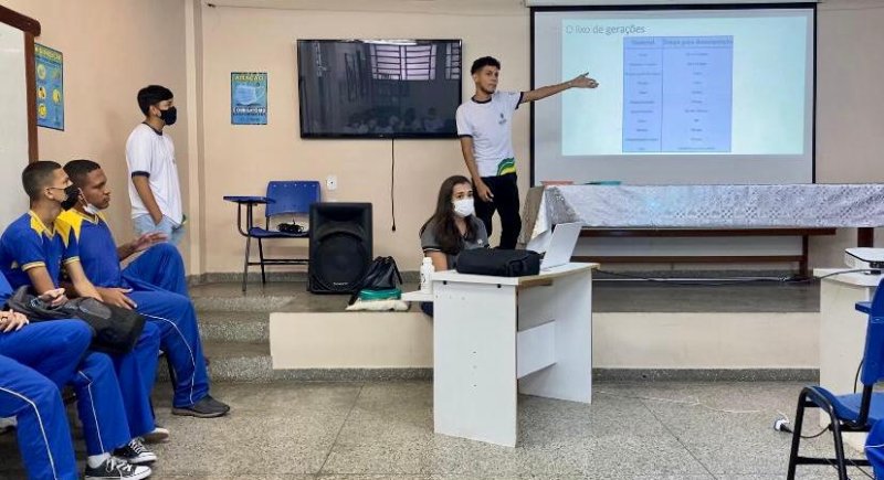 Os estudantes também promoveram palestras com o intuito de mostrar para comunidade a importância de cuidar da natureza. Foto: Divulgação