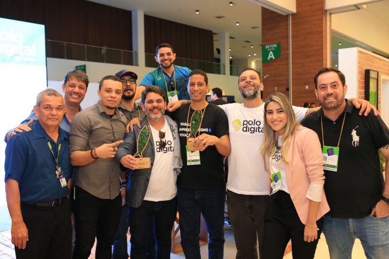Membros da Associação do Polo Digital celebram reconhecimento na área de atuação. Foto: Divulgação