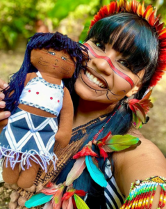 Bonecas indígenas são sucesso. Foto: Divulgação