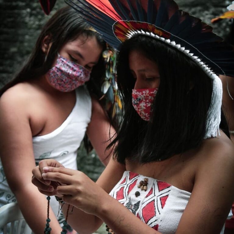 Mulheres indígenas não perderam a oportunidade de inovar mesmo durante a pandemia. Foto: Divulgação/Redes Sociais