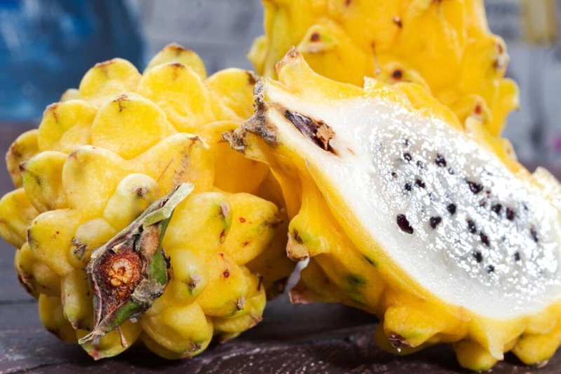 De polpa úmida e suculenta, com textura firme e macia, a pitaya é repleta de sementes. Foto: Shutterstock
