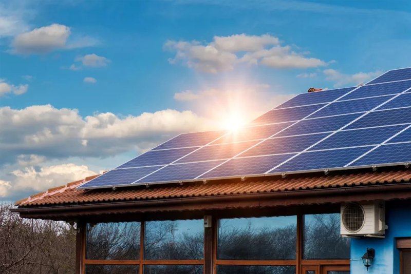 O uso da energia solar vem se potencializado ao longo dos anos, como uma alternativa para reduzir os impactos ambientais. Foto: Divulgação/Simepe
