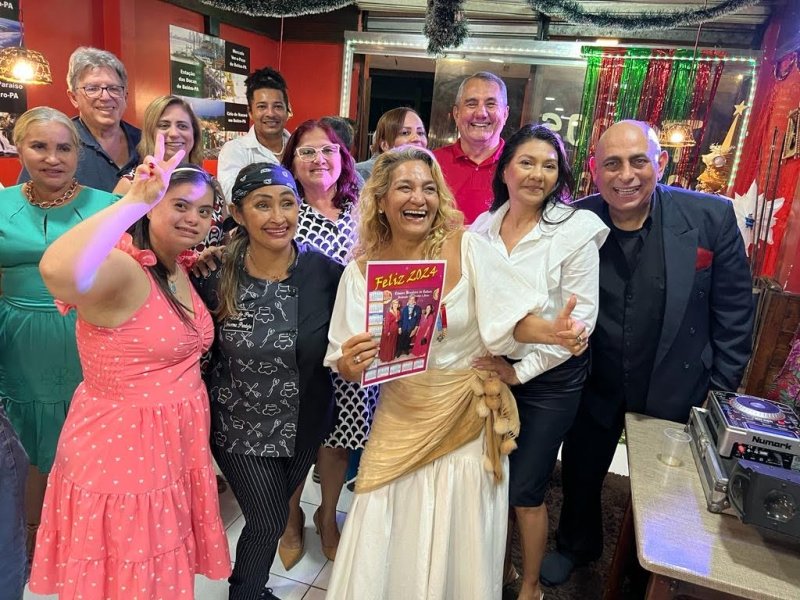Olinda Marinho em comemoração com colegas de trabalho | Foto: Acervo pessoal