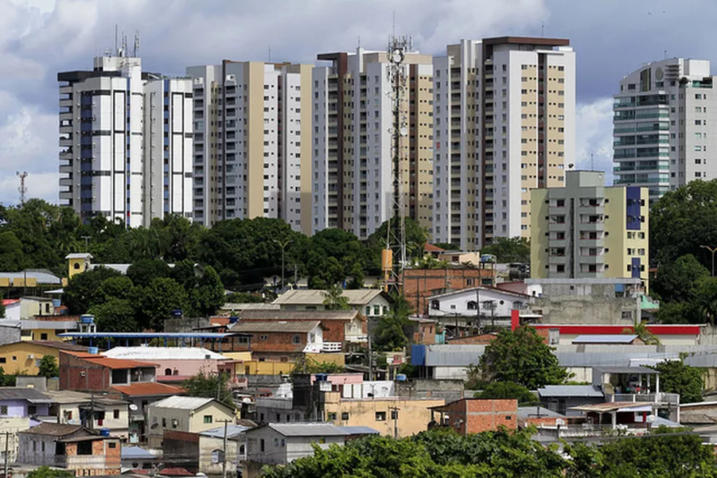 Crescimento desordenado na capital amazonense | Foto: Márcio James/Semcom